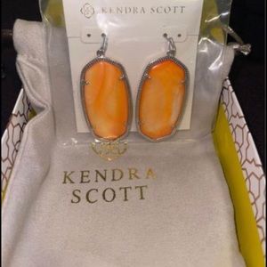 Kendra Scott Danielle Silver Statement Earrings in Orange Mother-Of-Pearl.